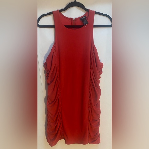 Torrid Woman’s Red Flattering Side Gathered Red Top Size 1 -14/16 - 1X NWOT - Picture 1 of 7
